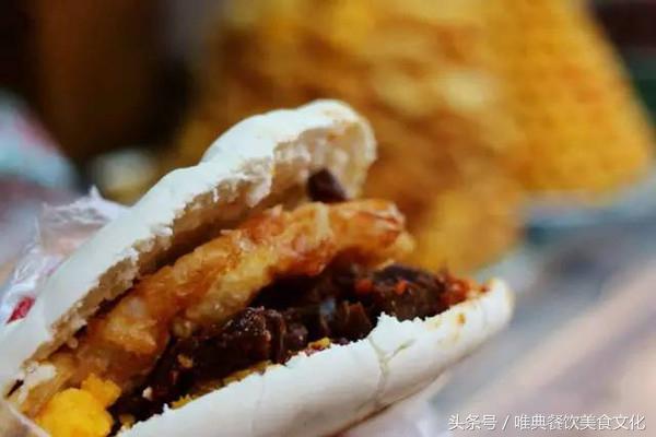 陜西特色小吃——蛋菜夾饃