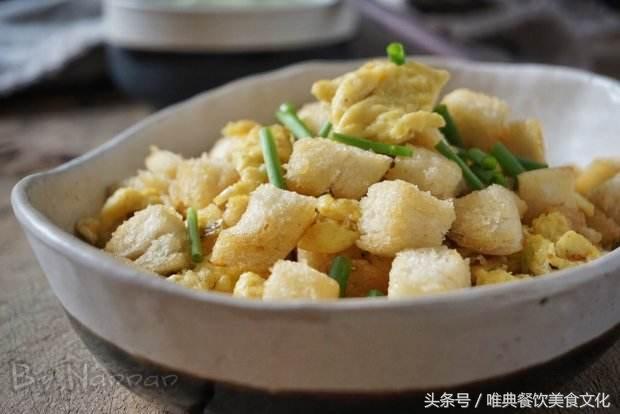 陜西特色小吃——雞蛋炒饃花