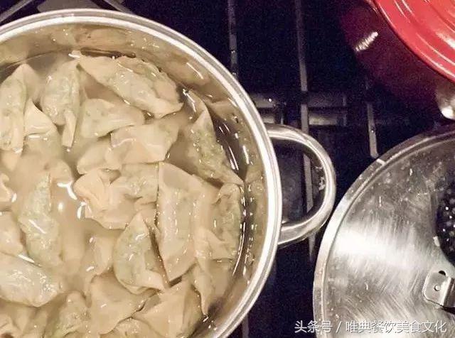 煮餃子是涼水下鍋還是開水下鍋？