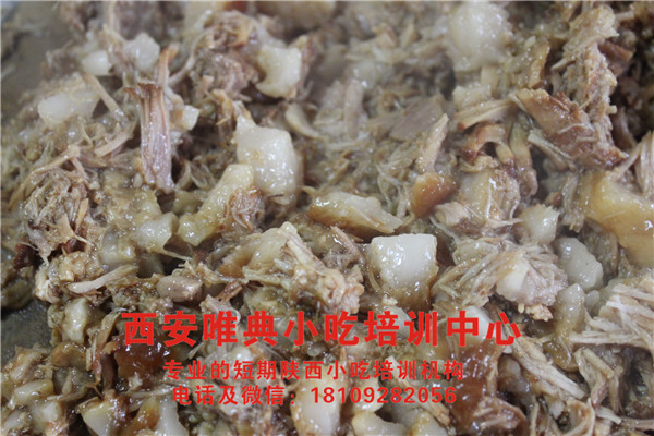 潼關肉夾饃第一步的和面該怎樣掌握？面粉選取水溫水量該如何控制？