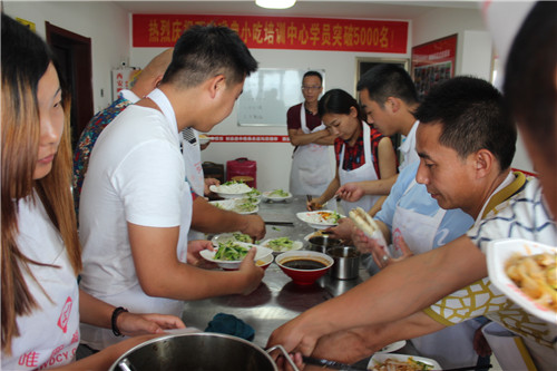 正規的小吃培訓學校是怎么樣的？哪一家小吃培訓品牌靠譜呢？