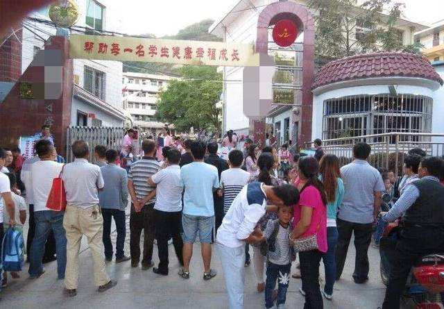 學校門口暴利生意,1一5元學校門口熱門小吃