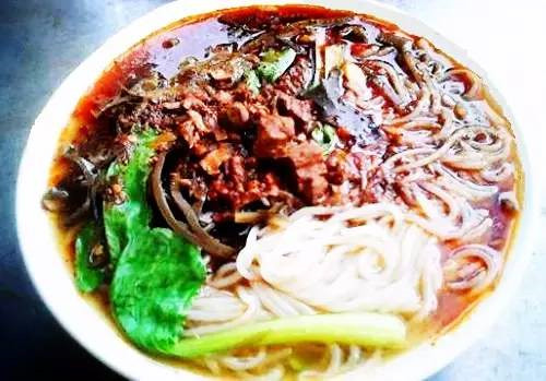 天府米線絕配是籠籠肉夾饃