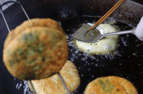 陜西街頭小吃“菜盒”薄皮大餡三元一個
