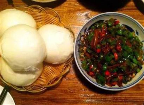 綠辣子夾饃